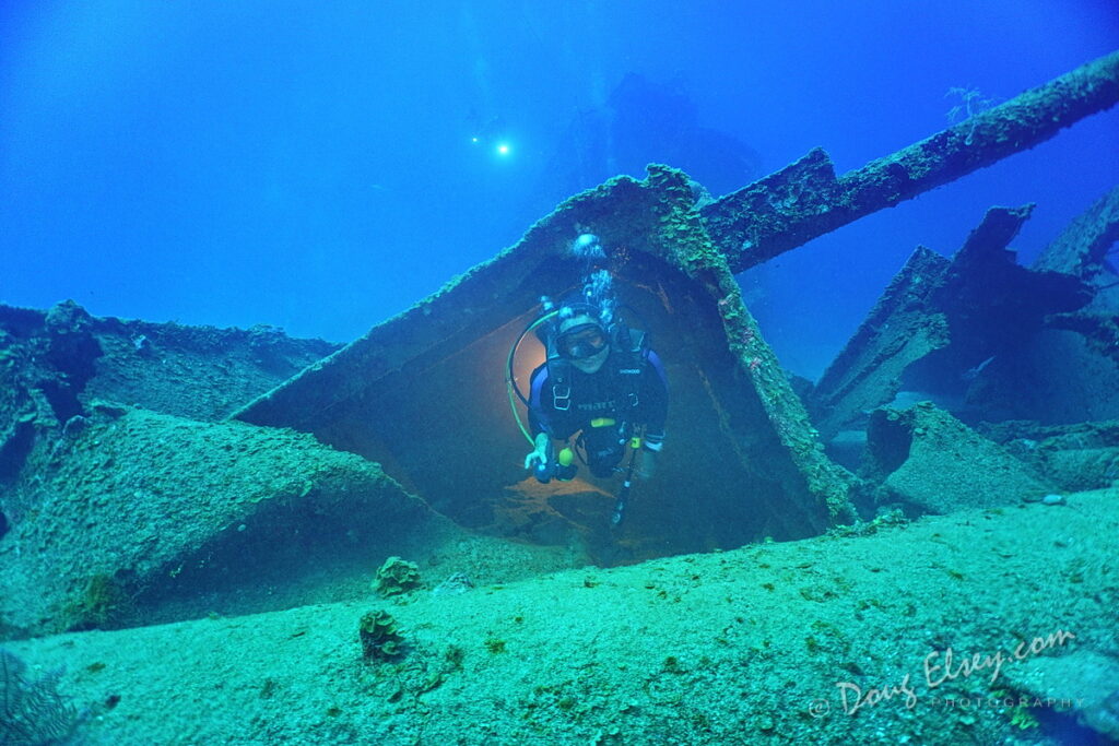 odyssey wreck dive site roatan
