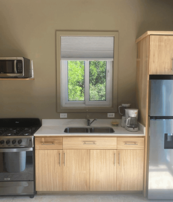 Mangrove-Villas-First-Floor-Queen-Studio-Roatan-Dive-Package-4.png
