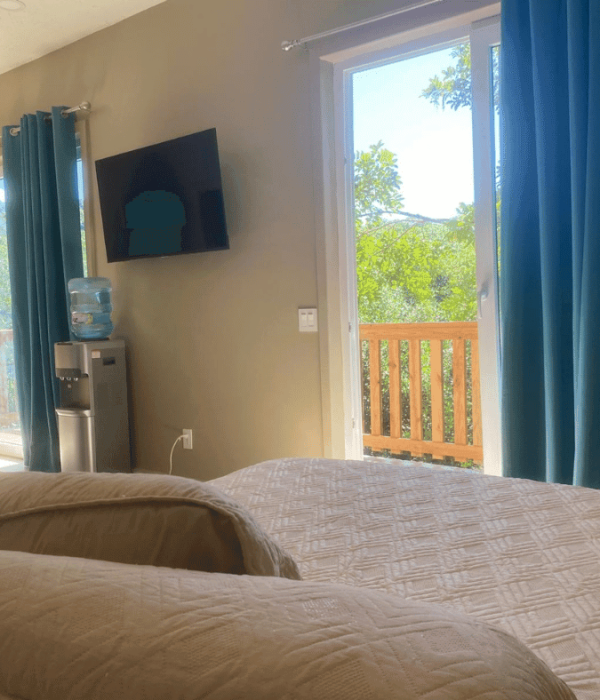 Mangrove-Villas-First-Floor-Queen-Studio-Roatan-Dive-Package-5.png