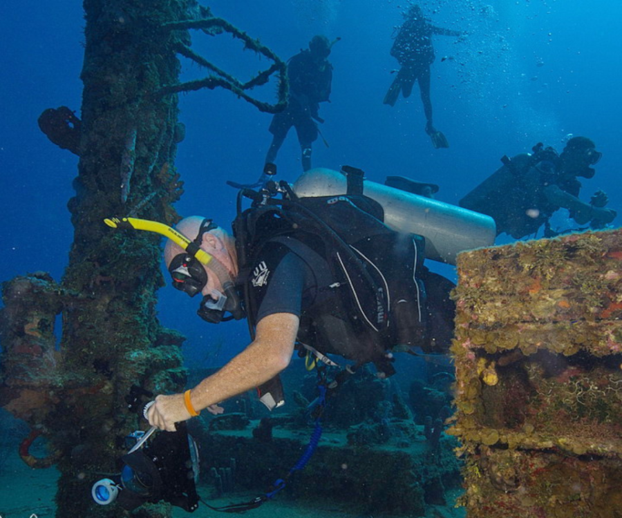 PADI underwater photography course in Roatan Honduras