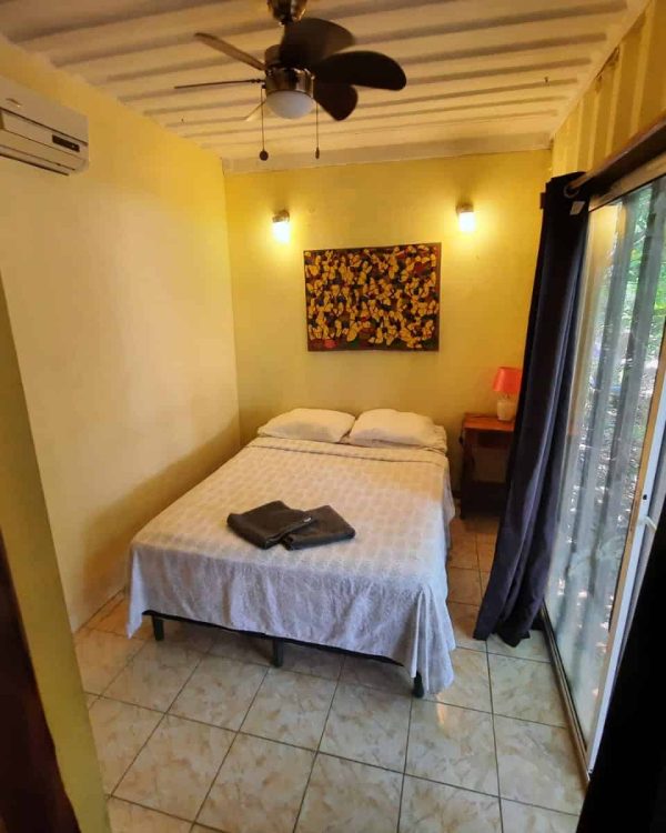 roatan-hostel-dive-and-stay-9.jpg
